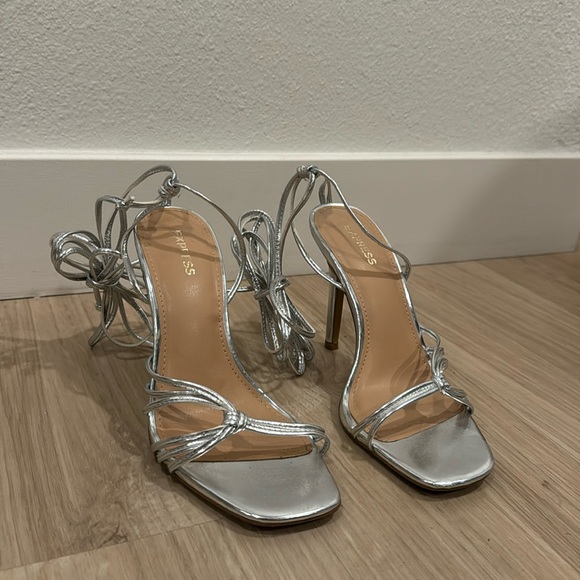 Express lace up silver heels size 7 - Picture 2 of 4